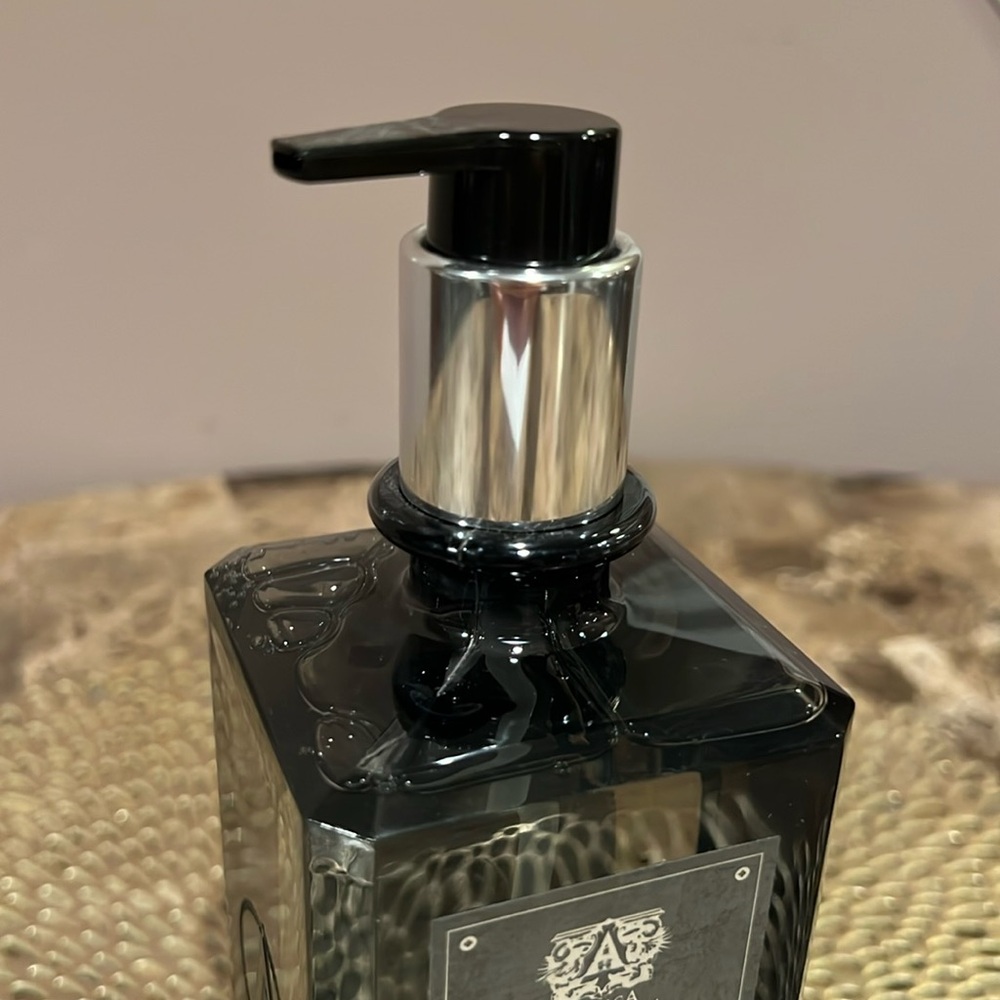 Antica Farmacista TARMAC Rivet Collection Hand & Body Wash - Picture 4 of 6